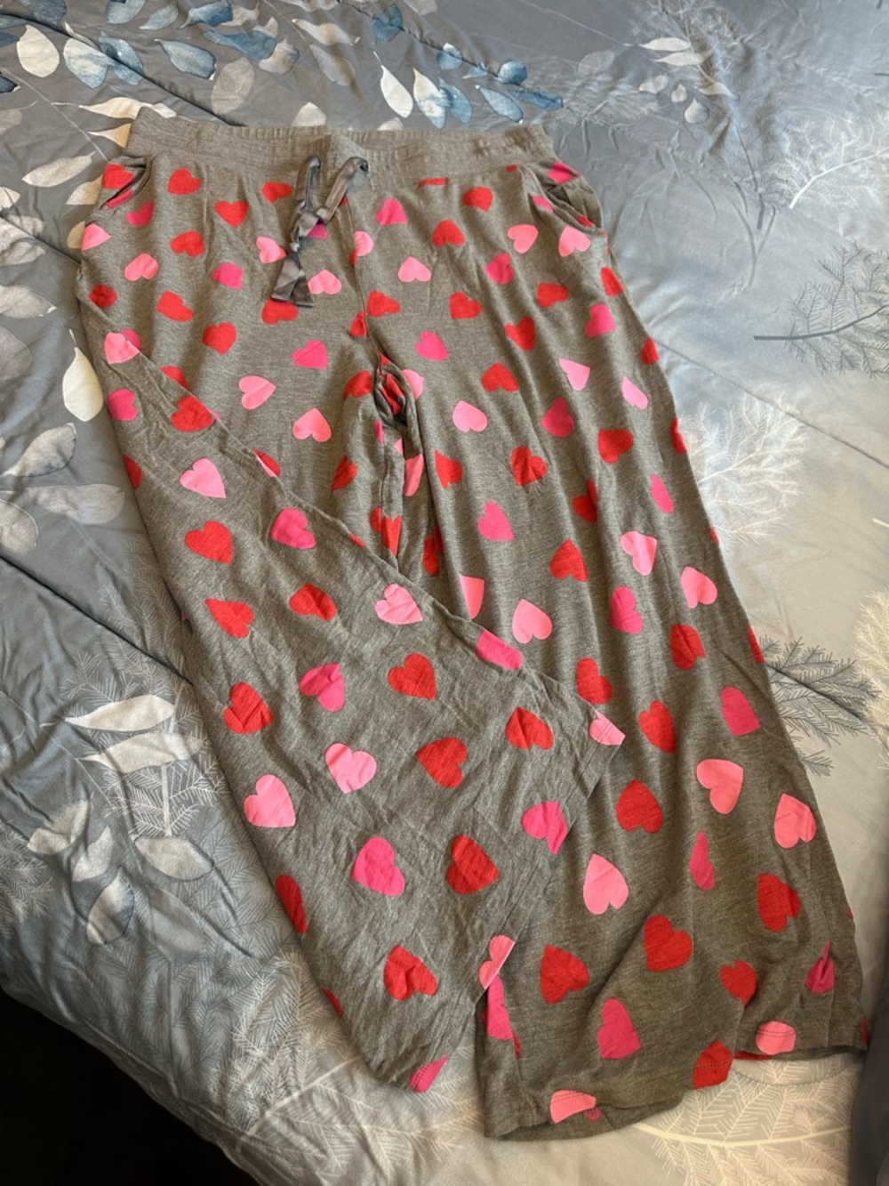 EUC Torrid Gray Pajama Bottoms w/Pink & Red Hearts Sz 3 wide leg - Picture 9 of 10